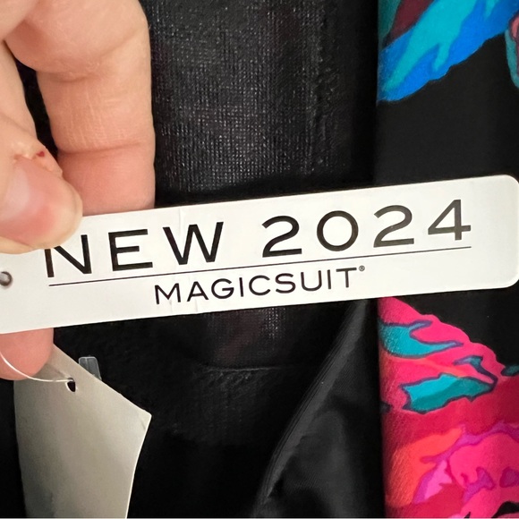 Magicsuit Aubrey floral print size 8 - Picture 9 of 13